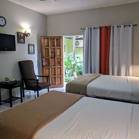Christar Villas Hotel 킹스톤 외부 사진