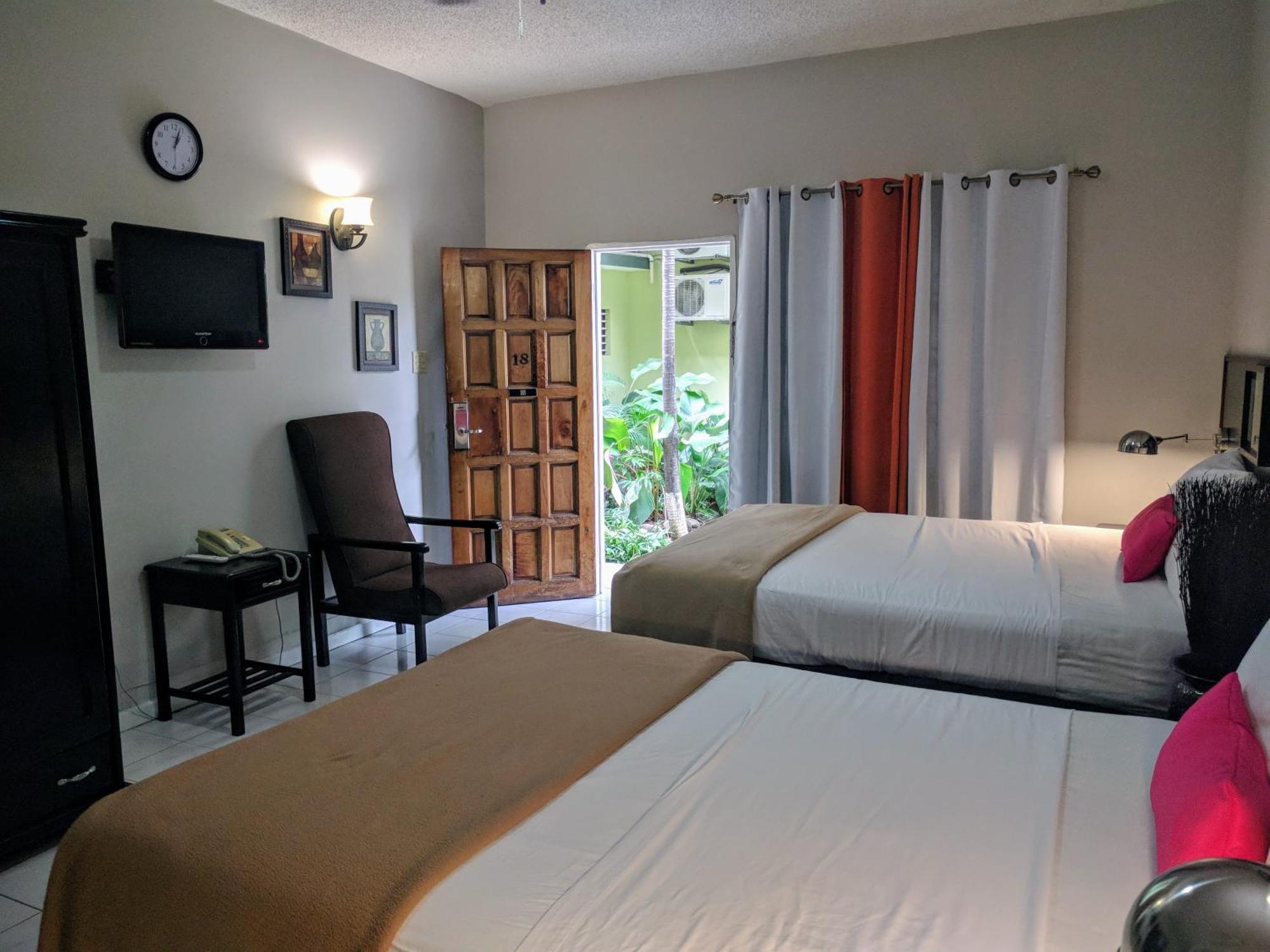 Christar Villas Hotel 킹스톤 외부 사진