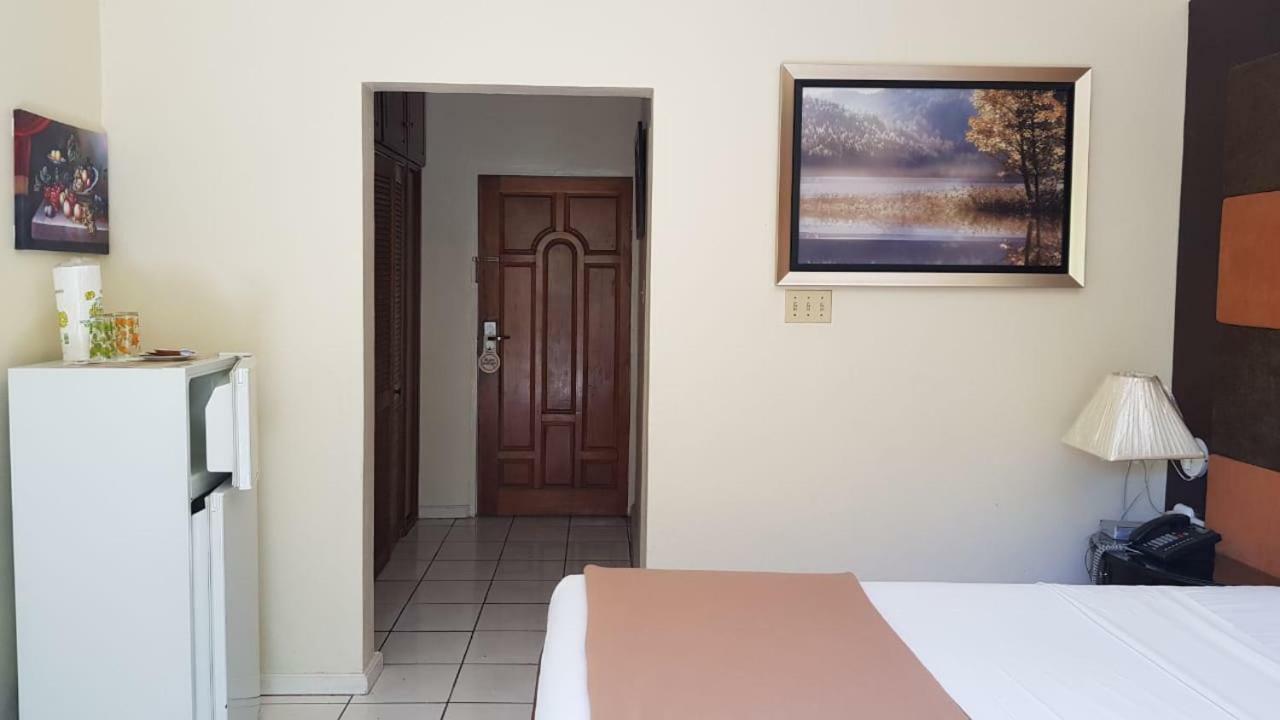 Christar Villas Hotel 킹스톤 외부 사진
