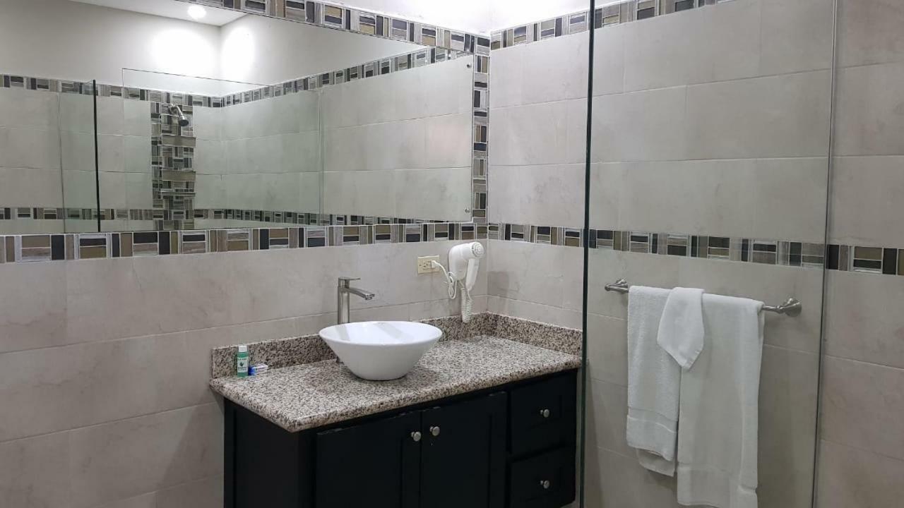 Christar Villas Hotel 킹스톤 외부 사진