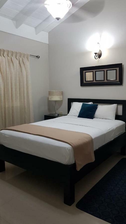 Christar Villas Hotel 킹스톤 외부 사진